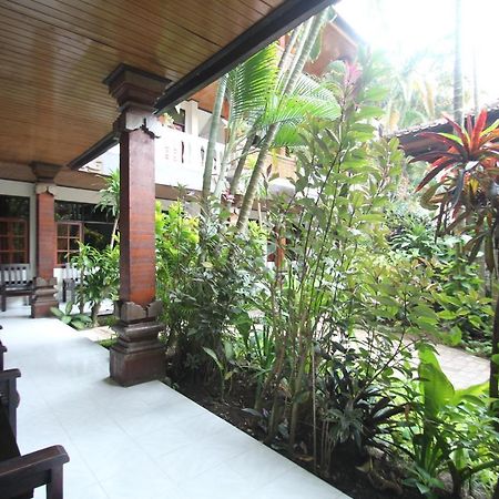 Kuta Dormitory At Simpang Inn Zewnętrze zdjęcie